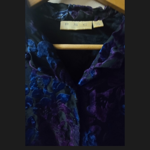 Long sleeve button blouse - Picture 3 of 3